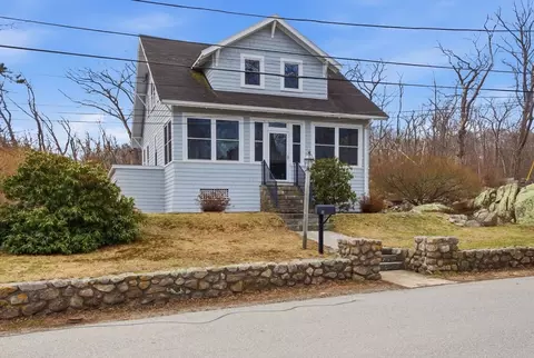 17 Story St, Rockport, MA 01966