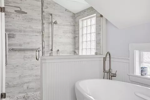 Bath - 62 C St, Hull, MA 02045 photo 5 of 6