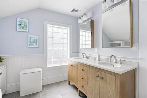 Bath - 62 C St, Hull, MA 02045 photo 3 of 6