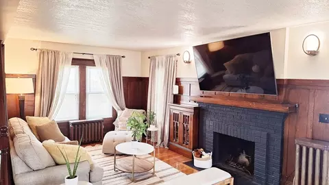 Living - 100 Belvidere St, Springfield, MA 01108 photo 1 of 1