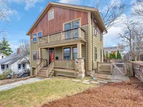 88 School St, Arlington, MA 02476