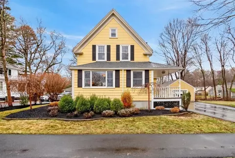 52 Maple St, Hamilton, MA 01982 photo 2