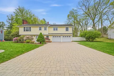 8 Stanley Dr, Framingham, MA 01701