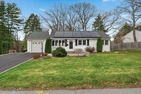 223 Edgewater Dr, Framingham, MA 01702