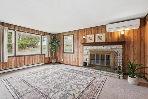 Living - 53 Florence Rd, Easthampton, MA 01027 photo 1 of 3