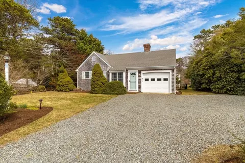 298 Chipping Stone Rd, Chatham, MA 02633
