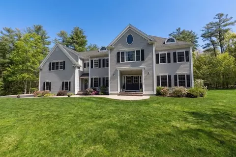 35 Hawthorne Ln, Norwell, MA 02061