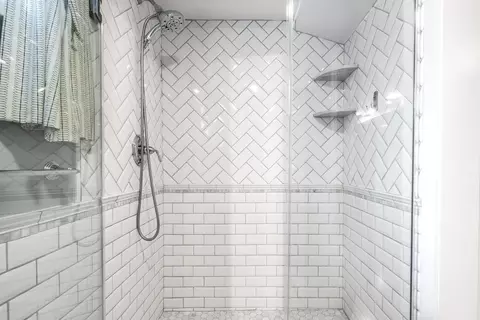 Bath - 8 Arnold St, Needham, MA 02494 photo 4 of 5