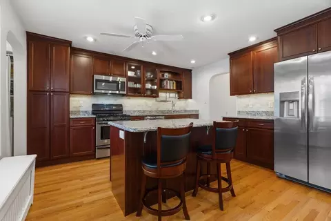 760-762 E 5th St #2, Boston, MA 02127
