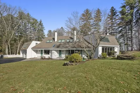 40 Lincoln Cir E, Andover, MA 01810