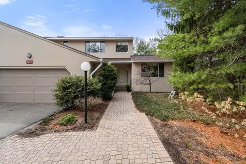 202 Allandale Rd #B, Chestnut Hill, MA 02467