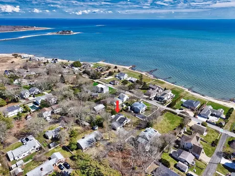 6 Kerwin Ave, Mattapoisett, MA 02739