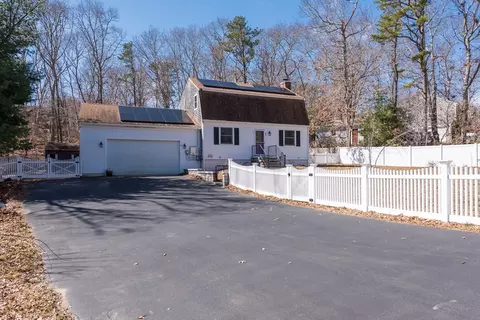19 Meredith Rd, Forestdale, MA 02644