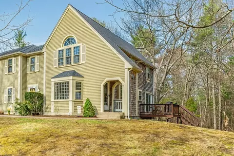 12 Old Meetinghouse Grn #17, Norton, MA 02766