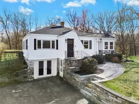11 Judick St, Shrewsbury, MA 01545