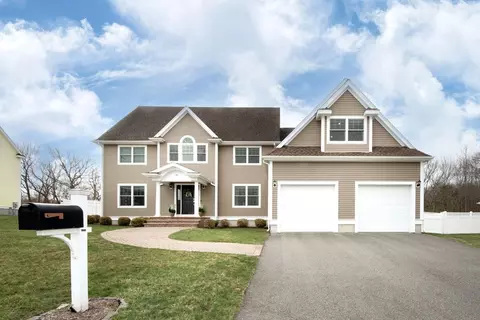 10 Jensen Farm Rd, Braintree, MA 02184