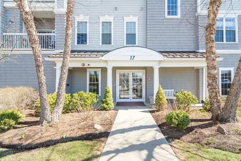 17 Morgan Dr #204, Natick, MA 01760