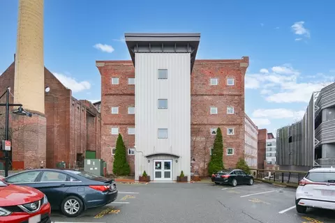 200 Market St #3002, Lowell, MA 01852