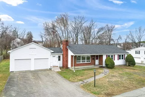 92 Ursula St, Lowell, MA 01854