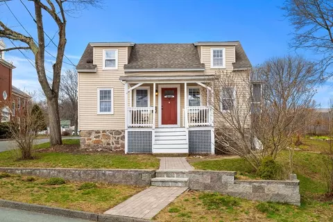 39 Chestnut St, Peabody, MA 01960