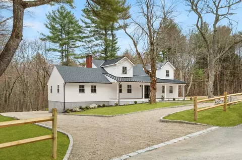 61 Meadowbrook Rd, Carlisle, MA 01741