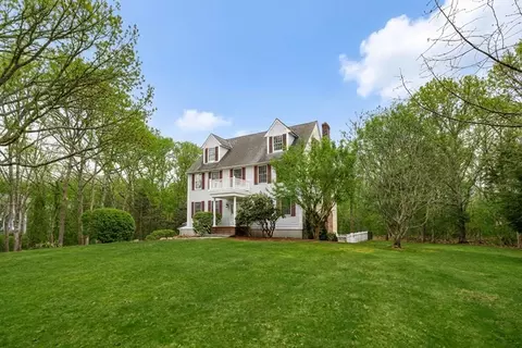 8 Smithfield Pl, Dartmouth, MA 02748