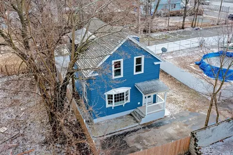 11 Carpenter Ct, Springfield, MA 01109