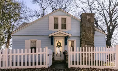 2 Natural History Dr, Worcester, MA 01605