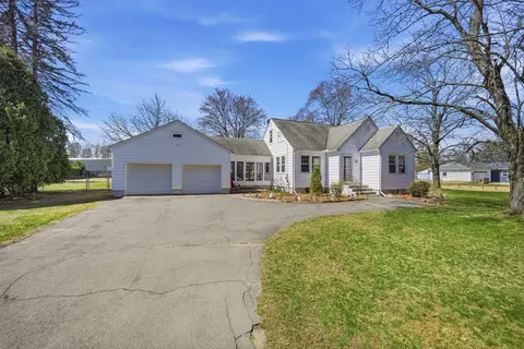 182 Lockhouse Rd, Westfield, MA 01085