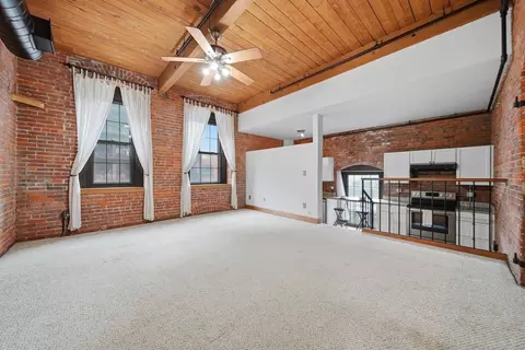 50 Rantoul St #204, Beverly, MA 01915