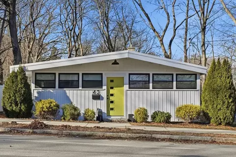 43 Sparhawk St, Amesbury, MA 01913