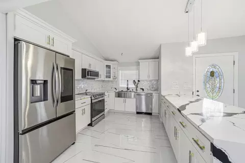 222 E Main St, Georgetown, MA 01833 photo 4