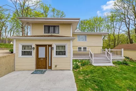 222 E Main St, Georgetown, MA 01833 photo 2