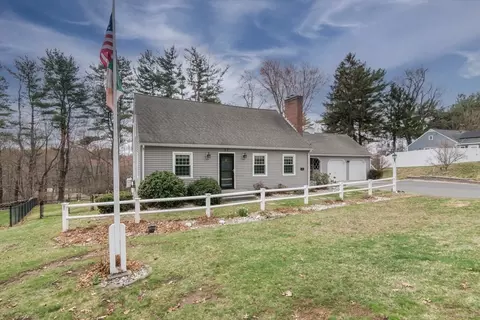 27 E Circle Dr, East Longmeadow, MA 01028