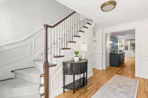 27 Radcliffe Rd, Wellesley, MA 02482 photo 2
