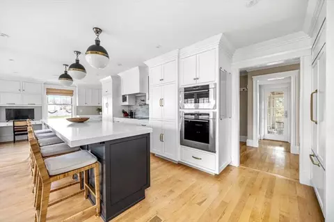 21 Middle St, Hingham, MA 02043 photo 2