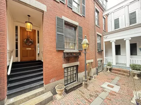 5 Rollins Pl, Boston, MA 02114