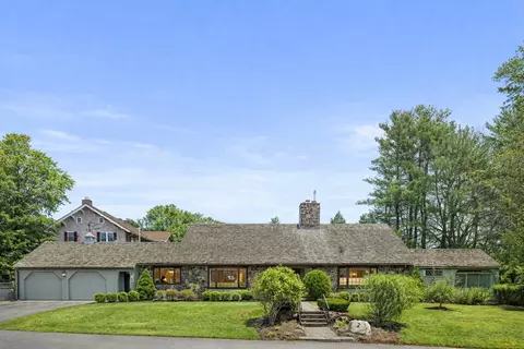 2 Edgewater Pl, Winchester, MA 01890