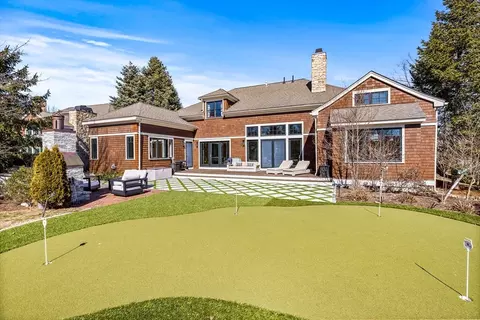 59 Clubhouse Dr, Hingham, MA 02043