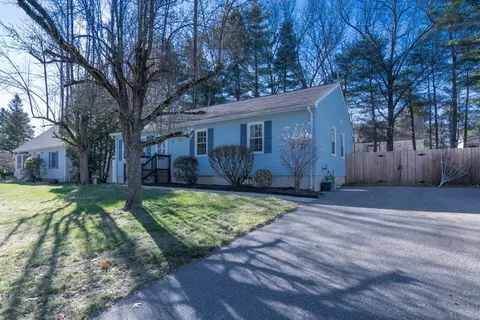 19 Marmon Ct, Springfield, MA 01129 photo 2