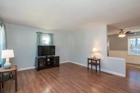 19 Marmon Ct, Springfield, MA 01129 photo 6