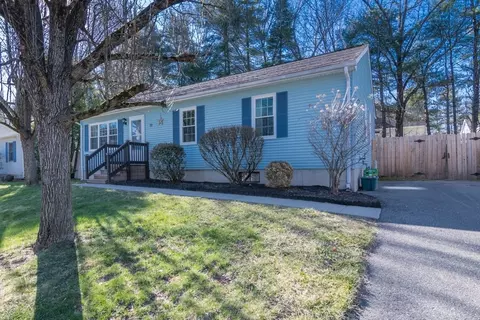 19 Marmon Ct, Springfield, MA 01129 photo 3