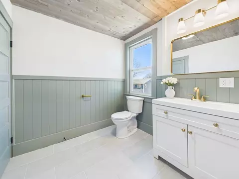 Bath - 270 Garden St, Fall River, MA 02720 photo 4 of 4