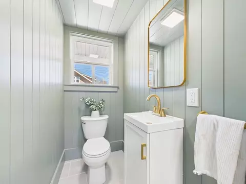Bath - 270 Garden St, Fall River, MA 02720 photo 1 of 4