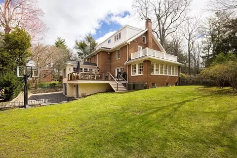98 Spooner Rd, Chestnut Hill, MA 02467 photo 2