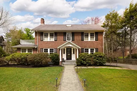 98 Spooner Rd, Chestnut Hill, MA 02467