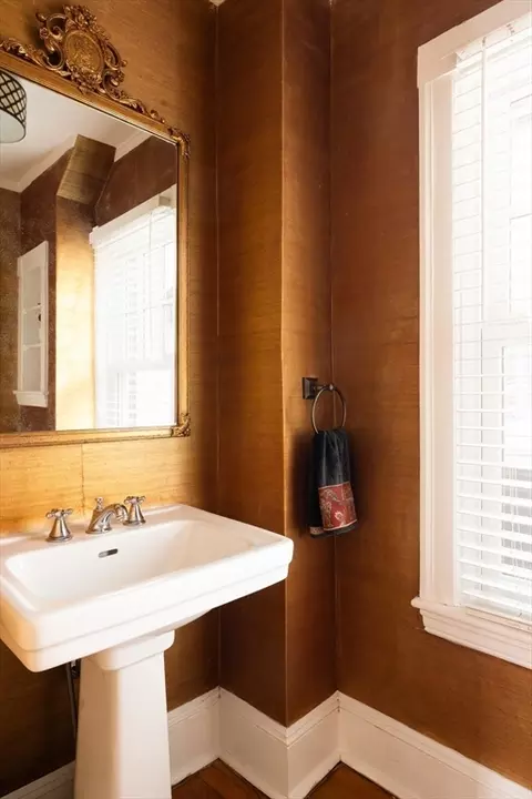 98 Spooner Rd, Chestnut Hill, MA 02467 photo 9