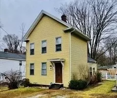 45 Maple St, Warren, MA 01083