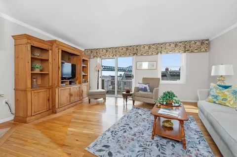 18 Breakwater Dr #18, Chelsea, MA 02150
