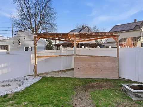Exterior - 73 Oklahoma St, Springfield, MA 01104 photo 11 of 15